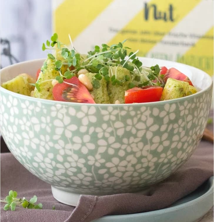 Microgreens Nudel-Pesto-Bowl